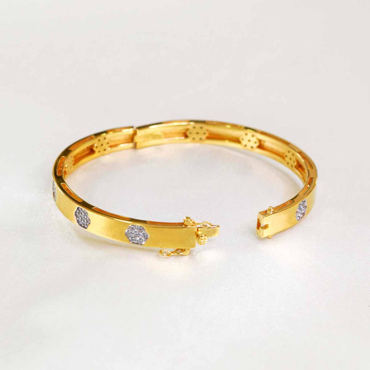 Clover-bangle-Post-10