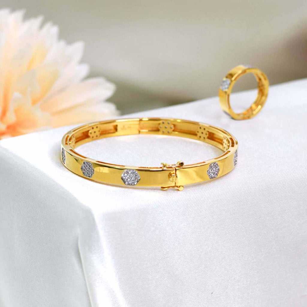 Clover-bangle-Post-7_5e5afa57-81cd-436a-a844-51c4979559ca