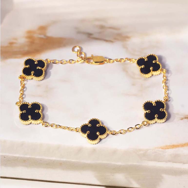 Clover Bracelet Image 1