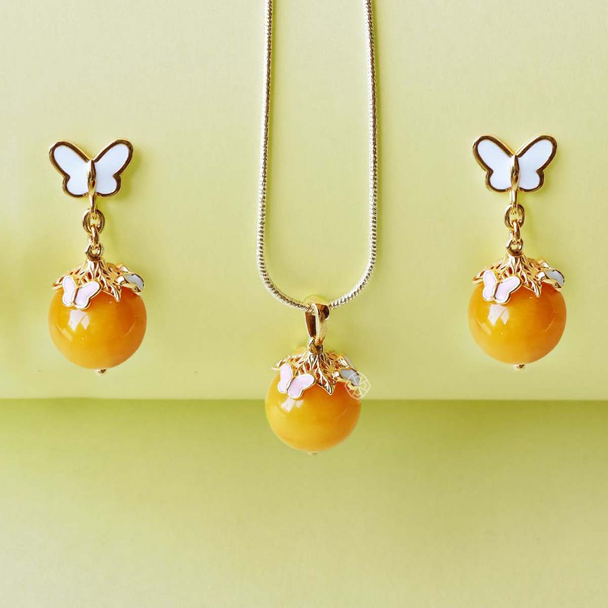 Nia Butterfly Amber Set image 1