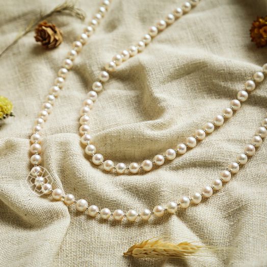 Queen's Pearl Necklace image 0