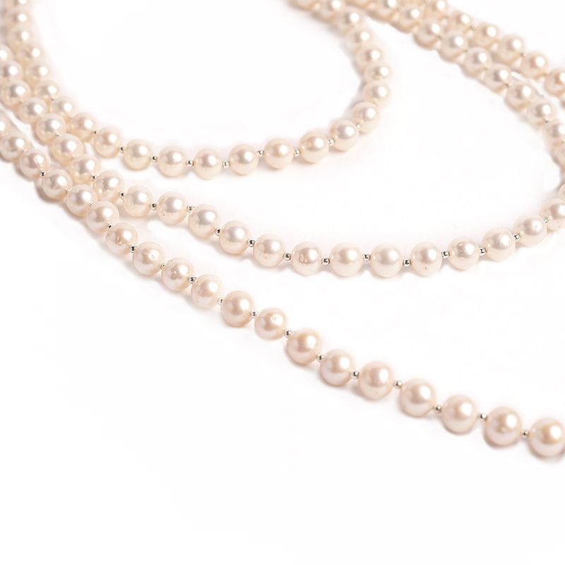 Queen's Pearl Necklace Image 3