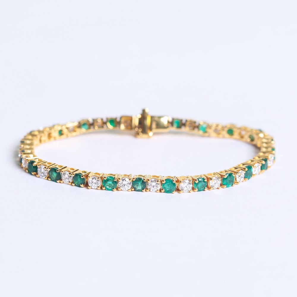 Venus Emerald Bracelet Image 3