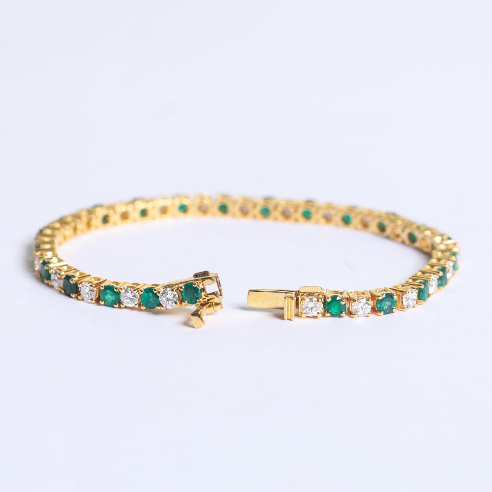 Venus Emerald Bracelet Image 4
