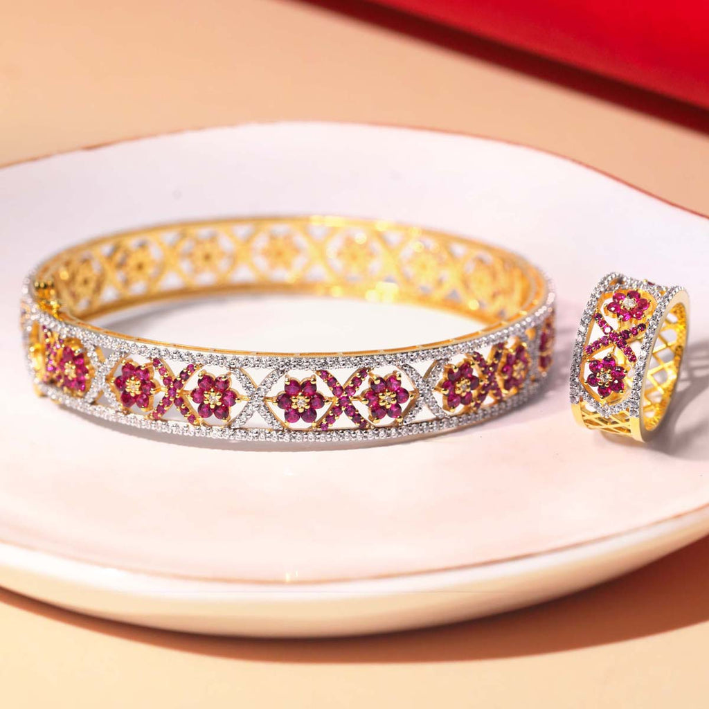 Diva Bangle in silver detail view