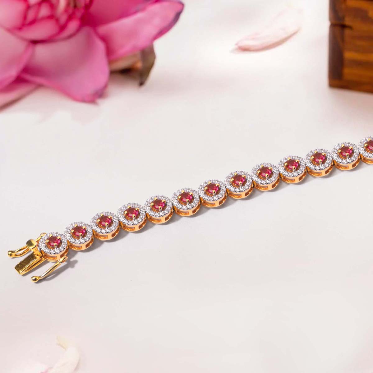 Lana Bracelet 2.0 detail view